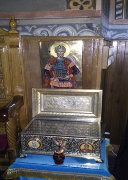 Moaste la Manastirea Sfintei Cruci, Oradea, alaturi de ale altor 49 de sfinti Moaste la Manastirea Sfintei Cruci, Oradea, alaturi de ale altor 49 de sfinti